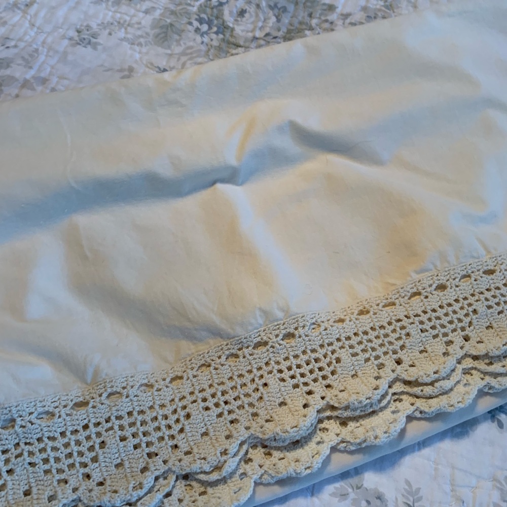 Vintage Crochet bed skirt